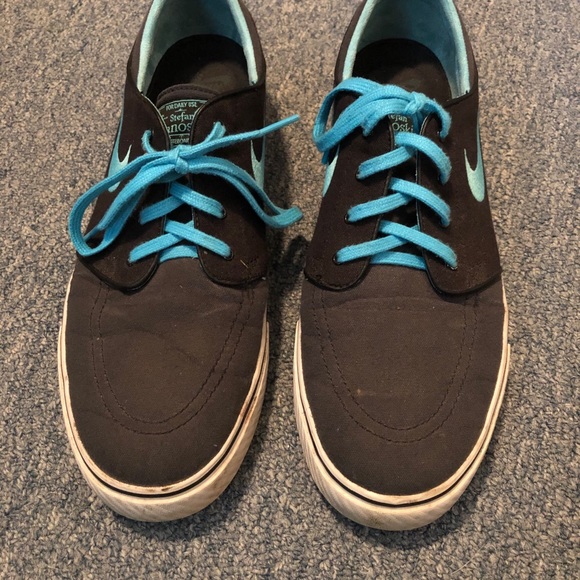 Nike Skate Shoes - Picture 3 of 4